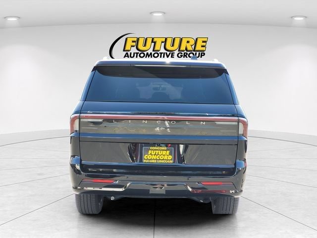 New 2026 Lincoln Navigator L Reserve w/ Jet Appearance Package AWD/4WD image 4