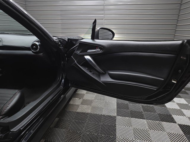 Used 2017 FIAT 124 Spider Abarth RWD image 31