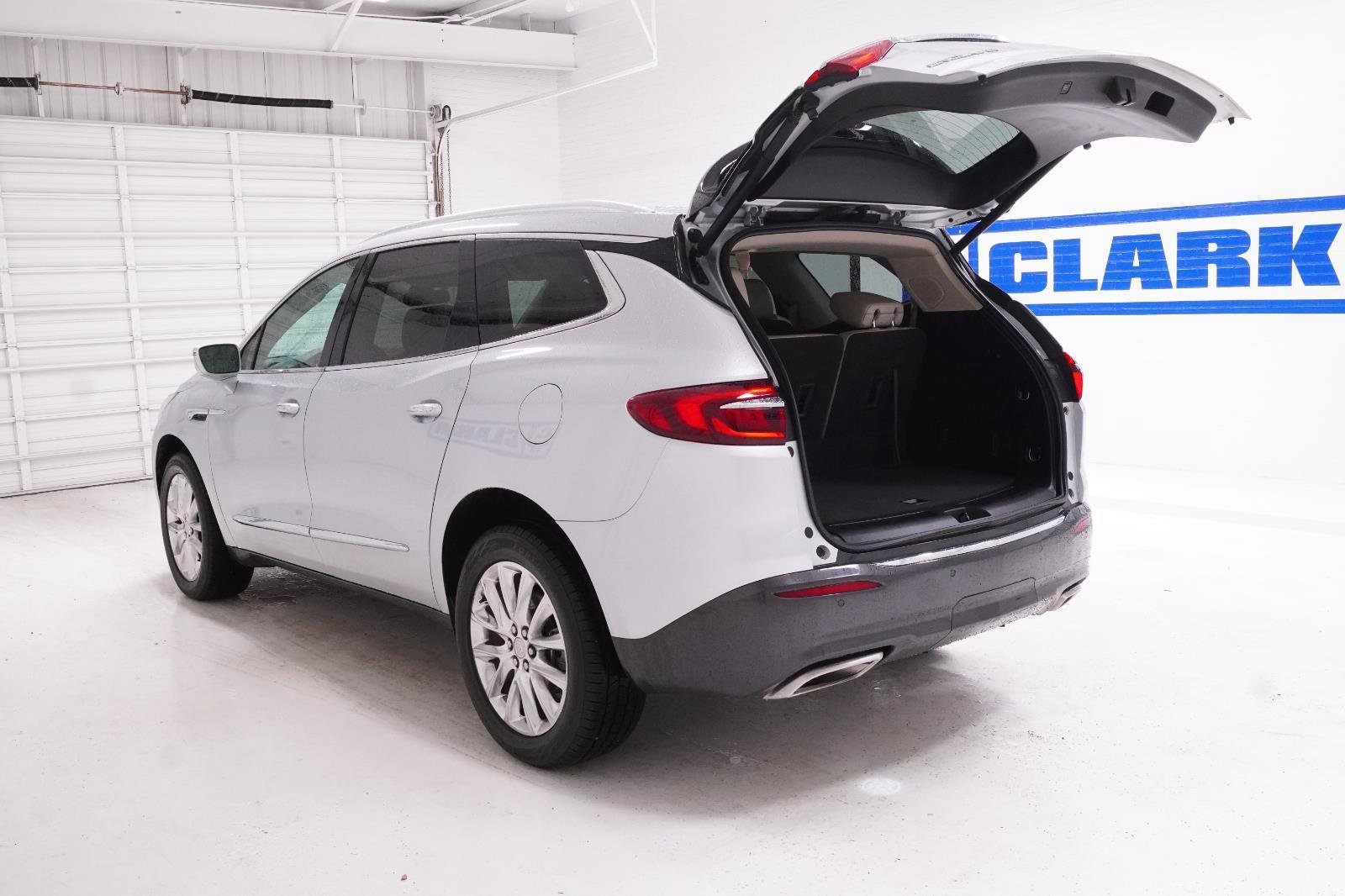 Used 2020 Buick Enclave Essence w/ Sound and Sites Package FWD image 9
