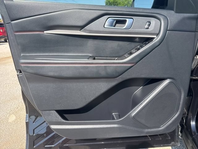 Used 2025 Ford Explorer ST-Line w/ ST-Line Street Pack AWD/4WD image 17