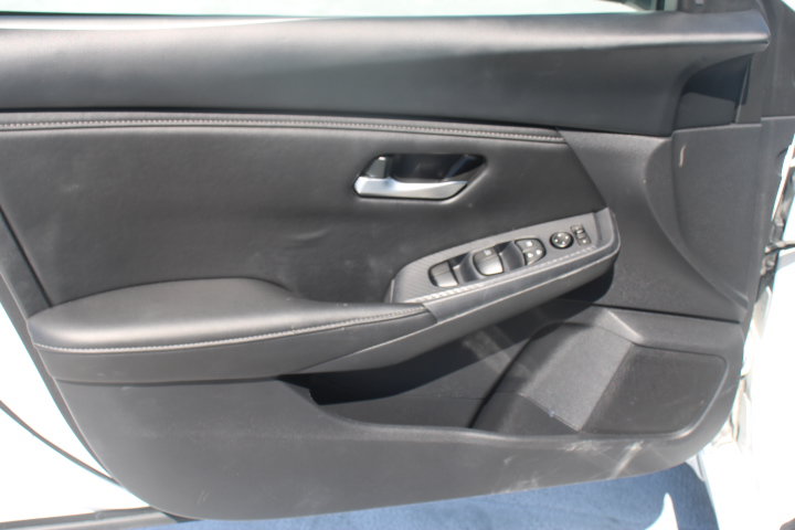 Used 2025 Nissan Sentra SV FWD image 10
