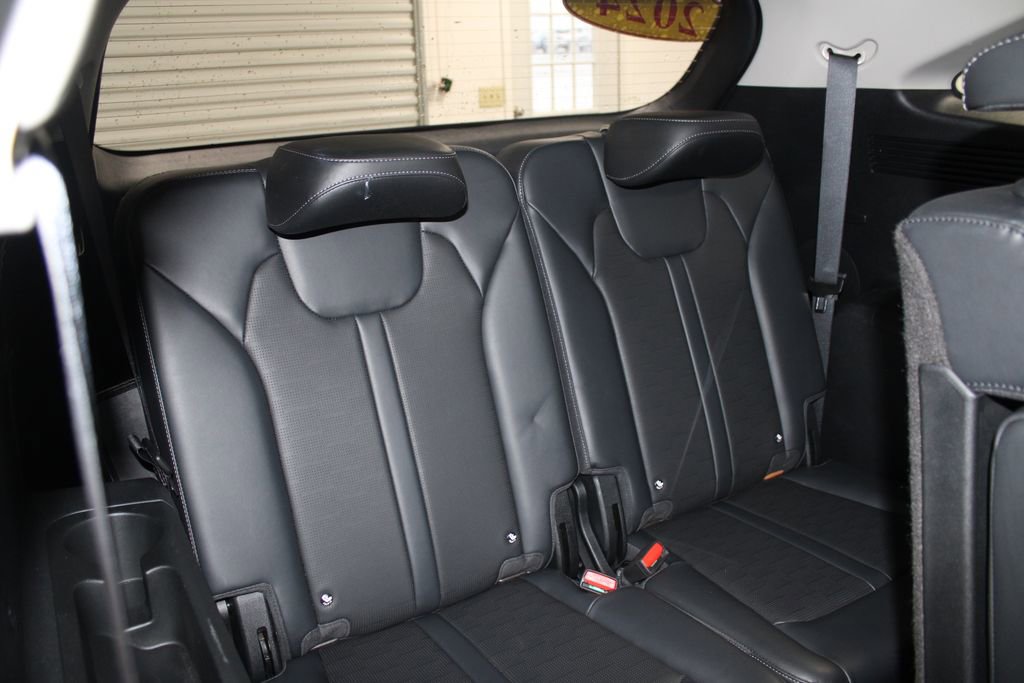 Used 2024 Kia Sorento S image 31