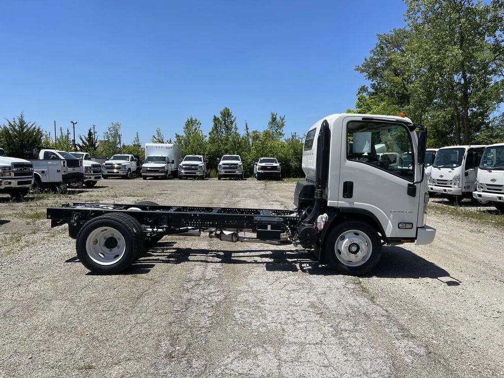 New 2024 Chevrolet Low Cab Forward 5500XG RWD image 2