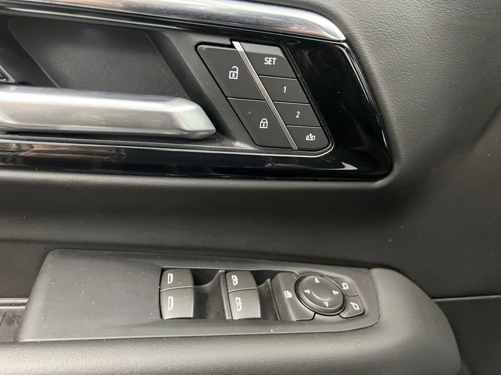 Used 2025 Chevrolet Tahoe LT image 12