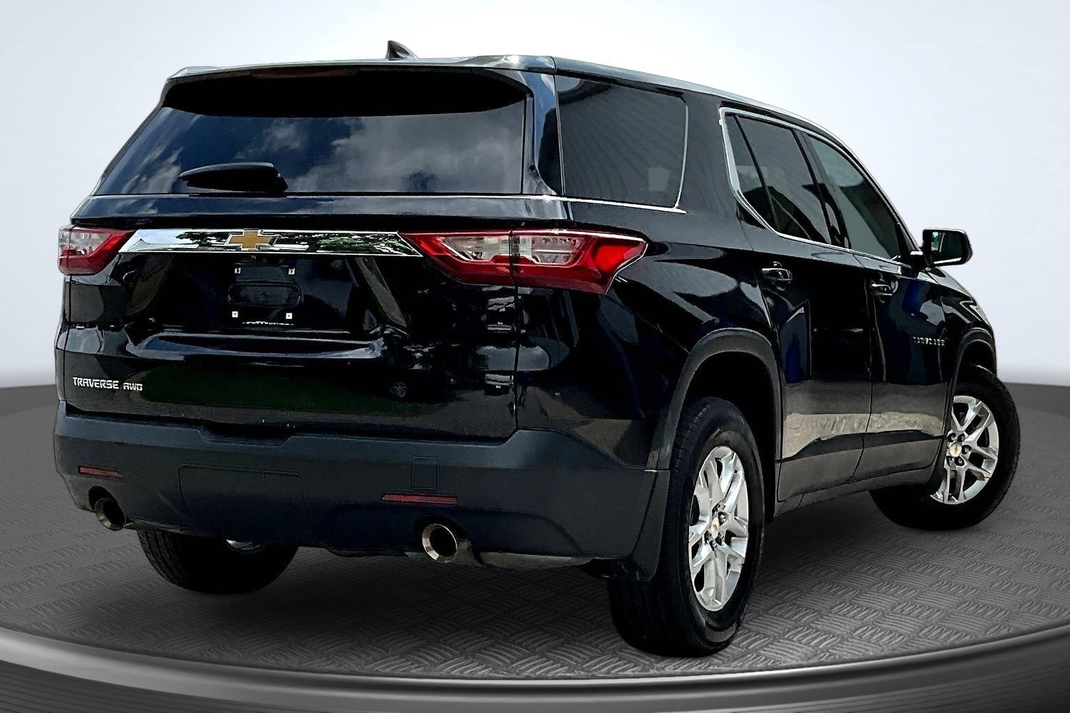 Used 2021 Chevrolet Traverse LS AWD/4WD image 6