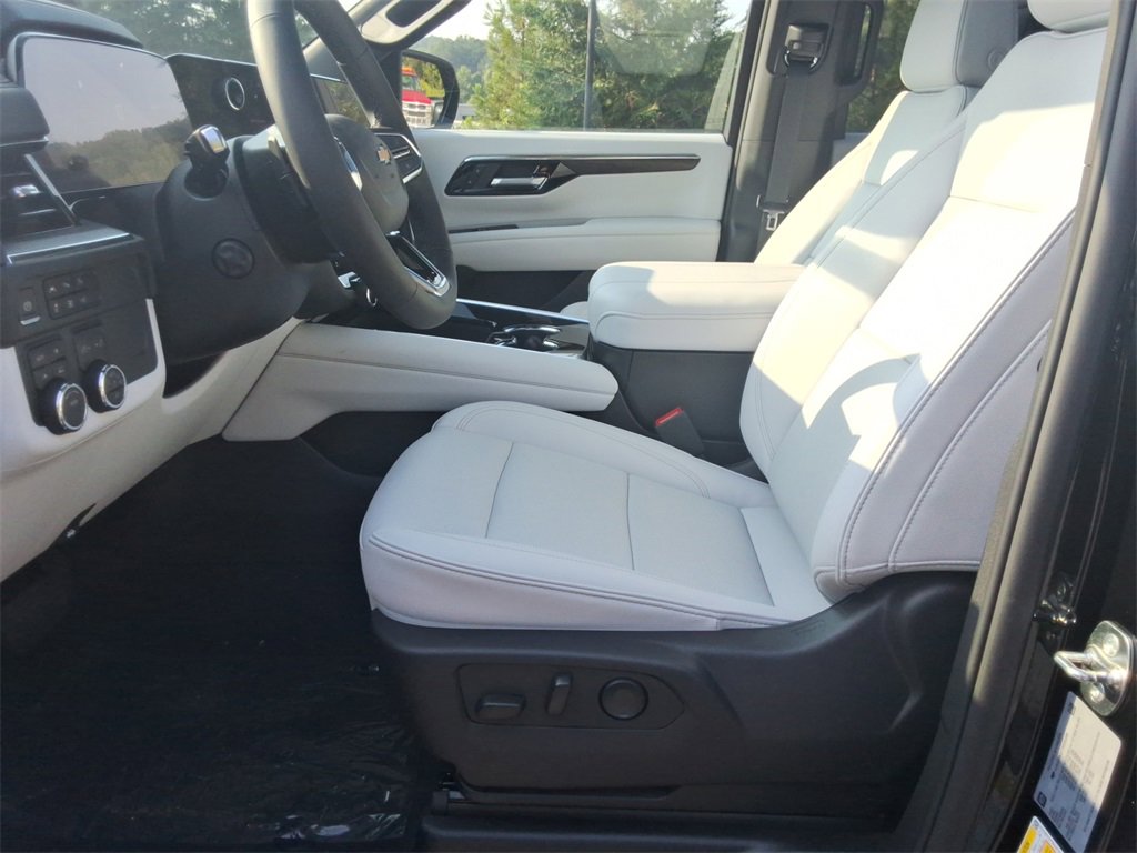 New 2026 Chevrolet Suburban Premier image 23