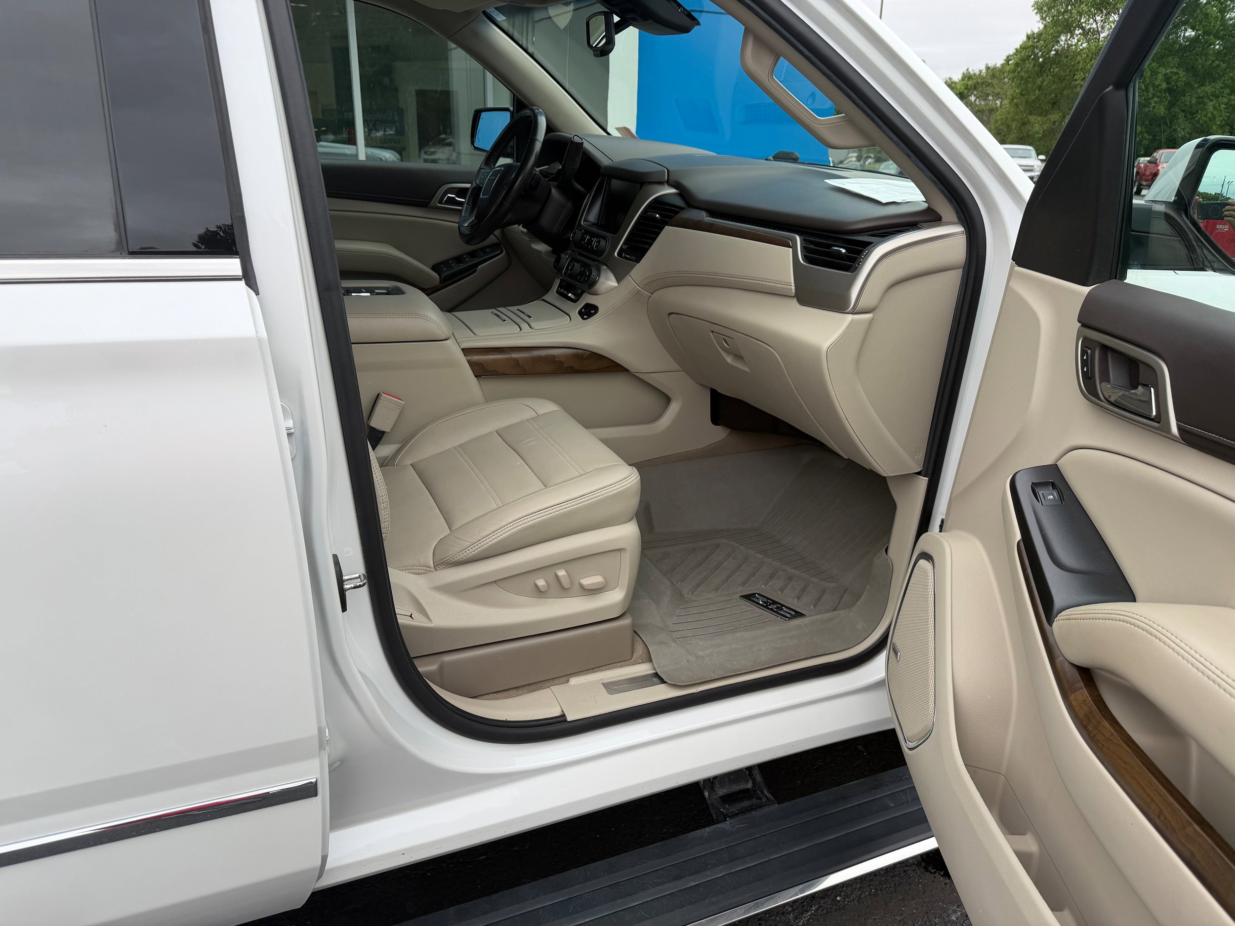 Used 2019 GMC Yukon XL Denali w/ Denali Ultimate Package AWD/4WD image 5