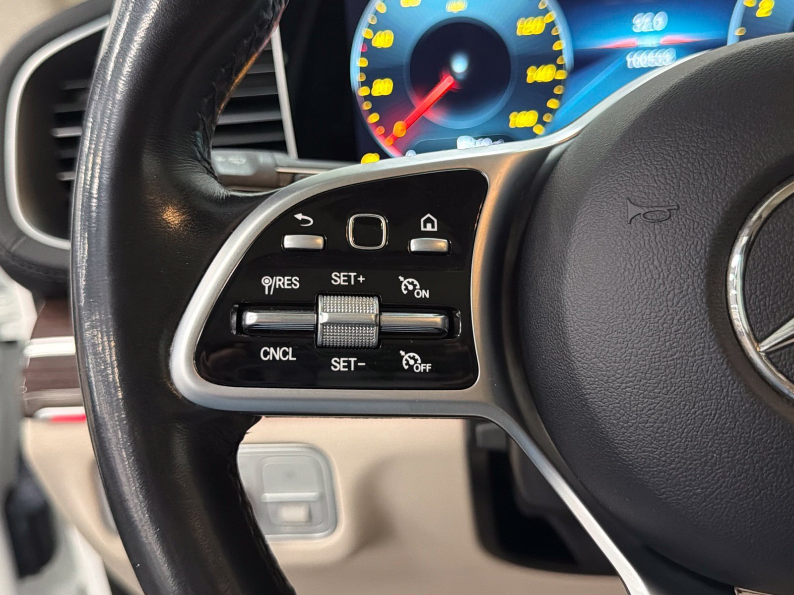 Used 2021 Mercedes-Benz GLS 450 4MATIC image 30