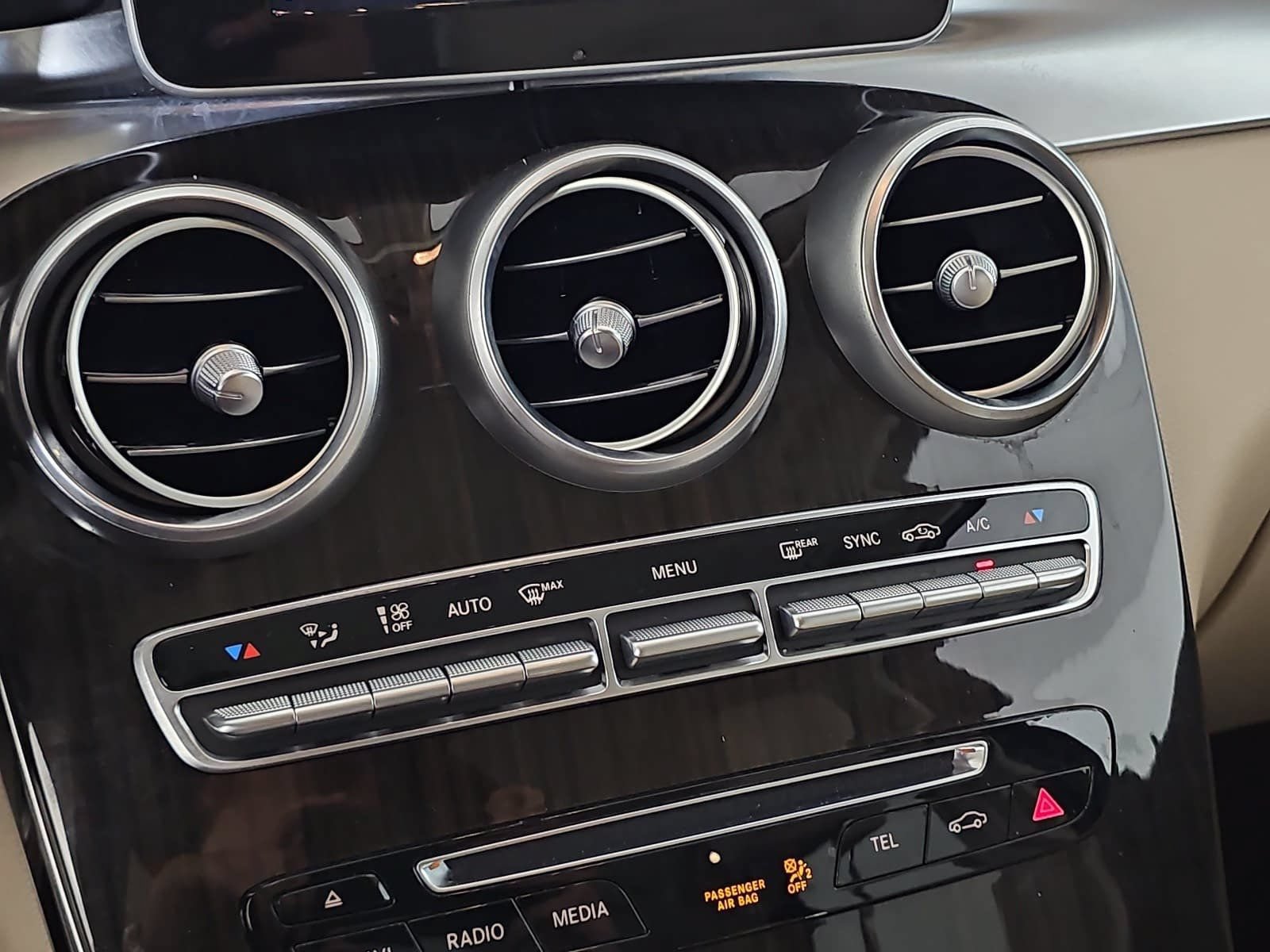 Used 2019 Mercedes-Benz GLC 300 w/ Premium Package image 23
