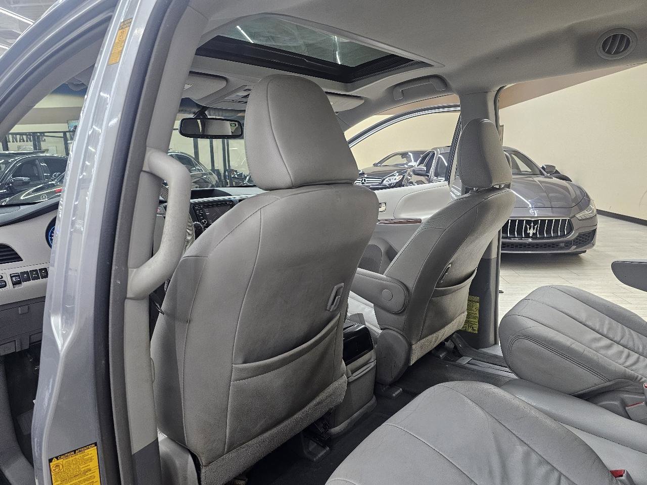 Used 2014 Toyota Sienna XLE FWD image 24