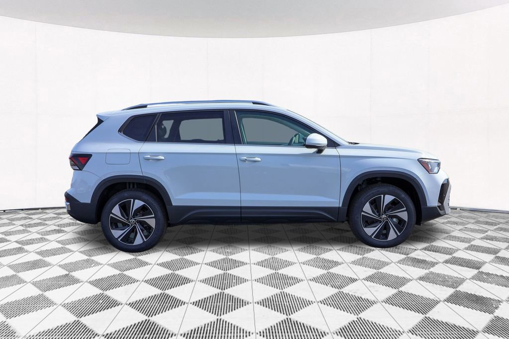 New 2025 Volkswagen Taos SE image 12