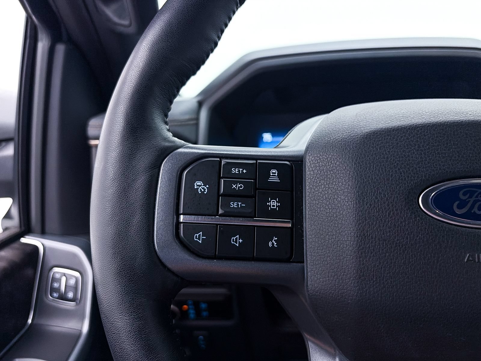 Used 2023 Ford F150 Lightning Lariat AWD/4WD image 33