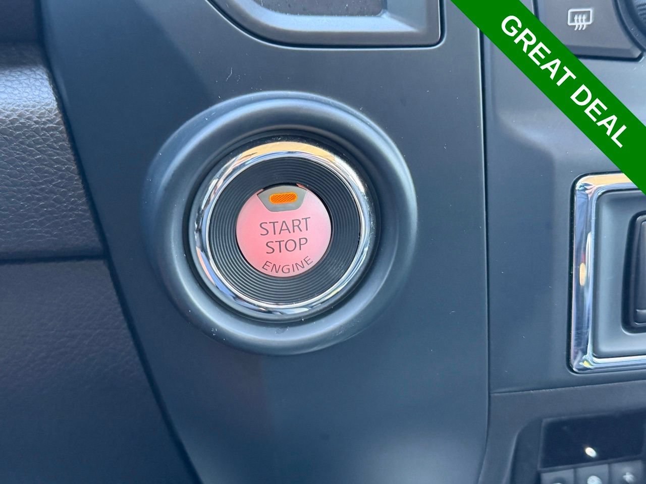 Used 2024 Nissan Titan SV w/ SV Convenience Package RWD image 23