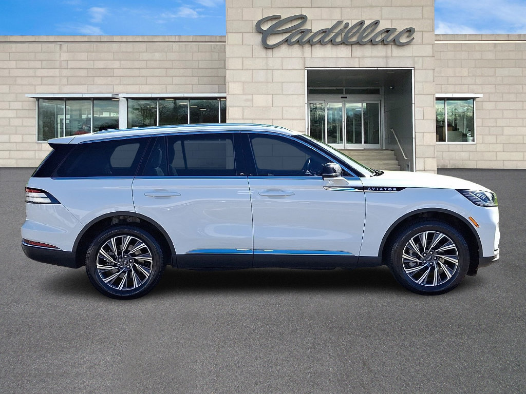Used 2025 Lincoln Aviator AWD image 9