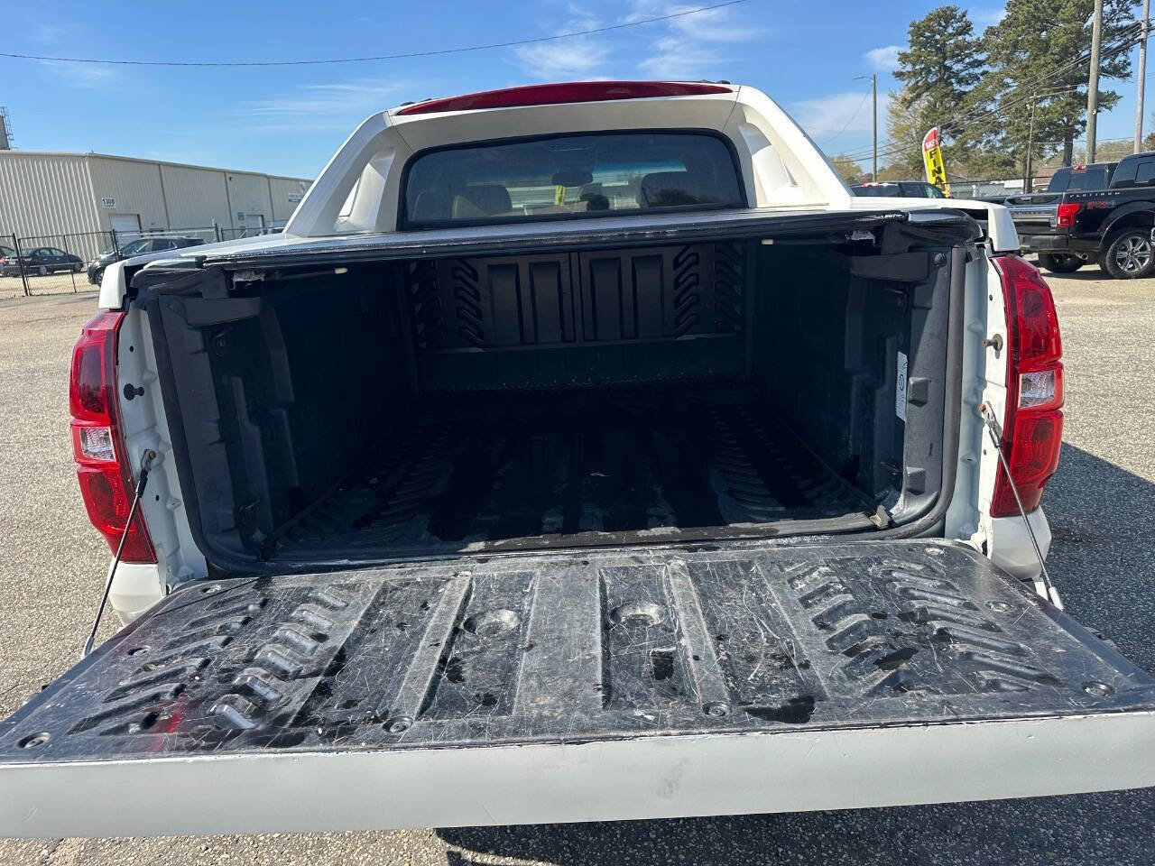 Used 2013 Chevrolet Avalanche LTZ RWD image 17