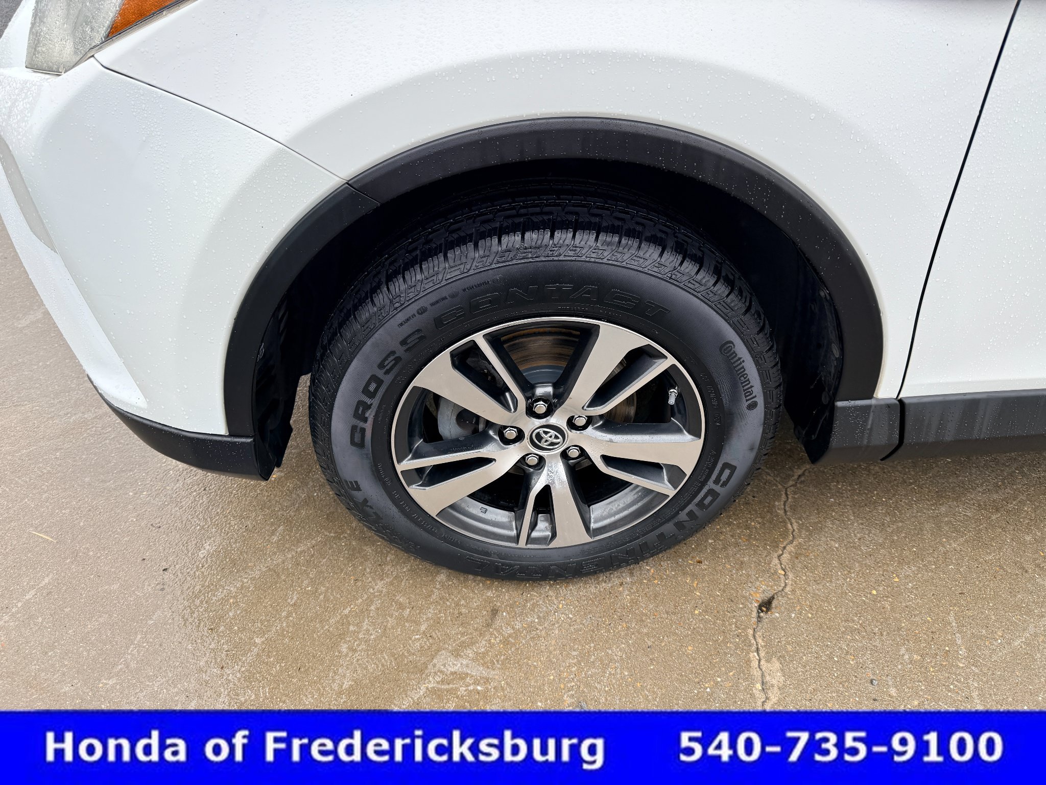 Used 2018 Toyota RAV4 XLE w/ Plus Extra Value Package AWD/4WD image 10