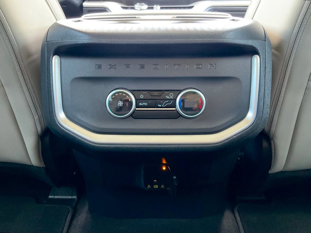 Used 2025 Ford Expedition Max Active AWD/4WD image 32