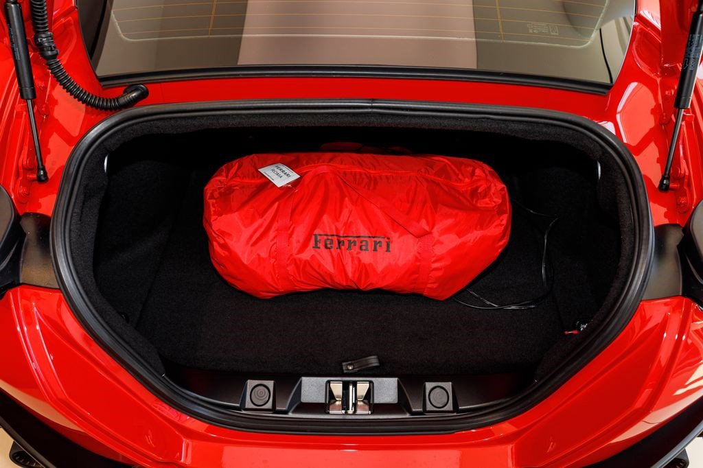 Used 2022 Ferrari Roma RWD image 18