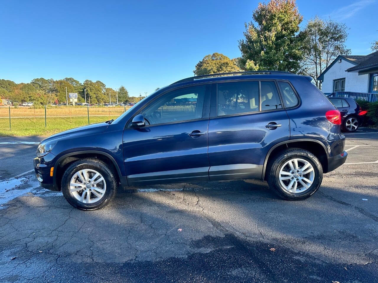 Used 2016 Volkswagen Tiguan S image 4