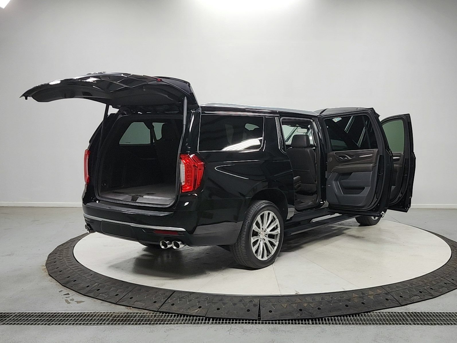 Used 2021 GMC Yukon XL Denali AWD/4WD image 15
