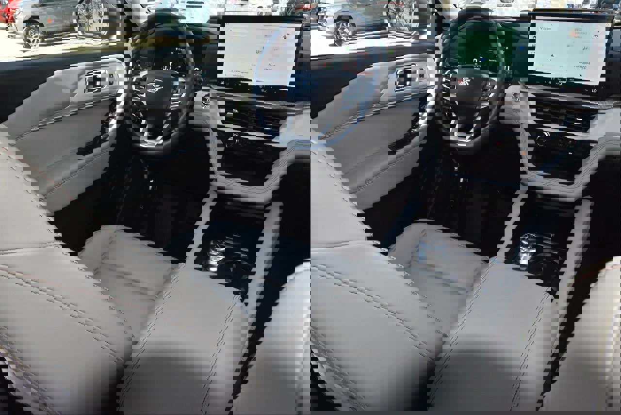 Certified 2025 Ford Explorer Active w/ Active Comfort Package image 16