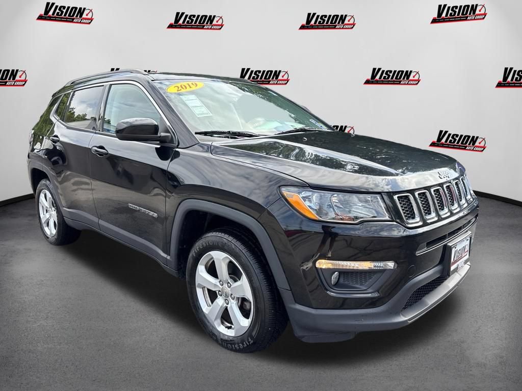 Used 2019 Jeep Compass Latitude w/ Cold Weather Group AWD/4WD image 3