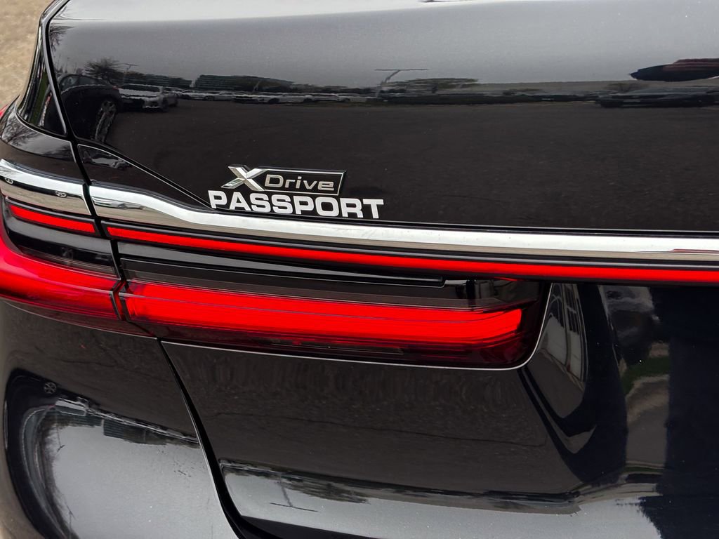 Certified 2022 BMW 750i xDrive w/ Executive Package image 13