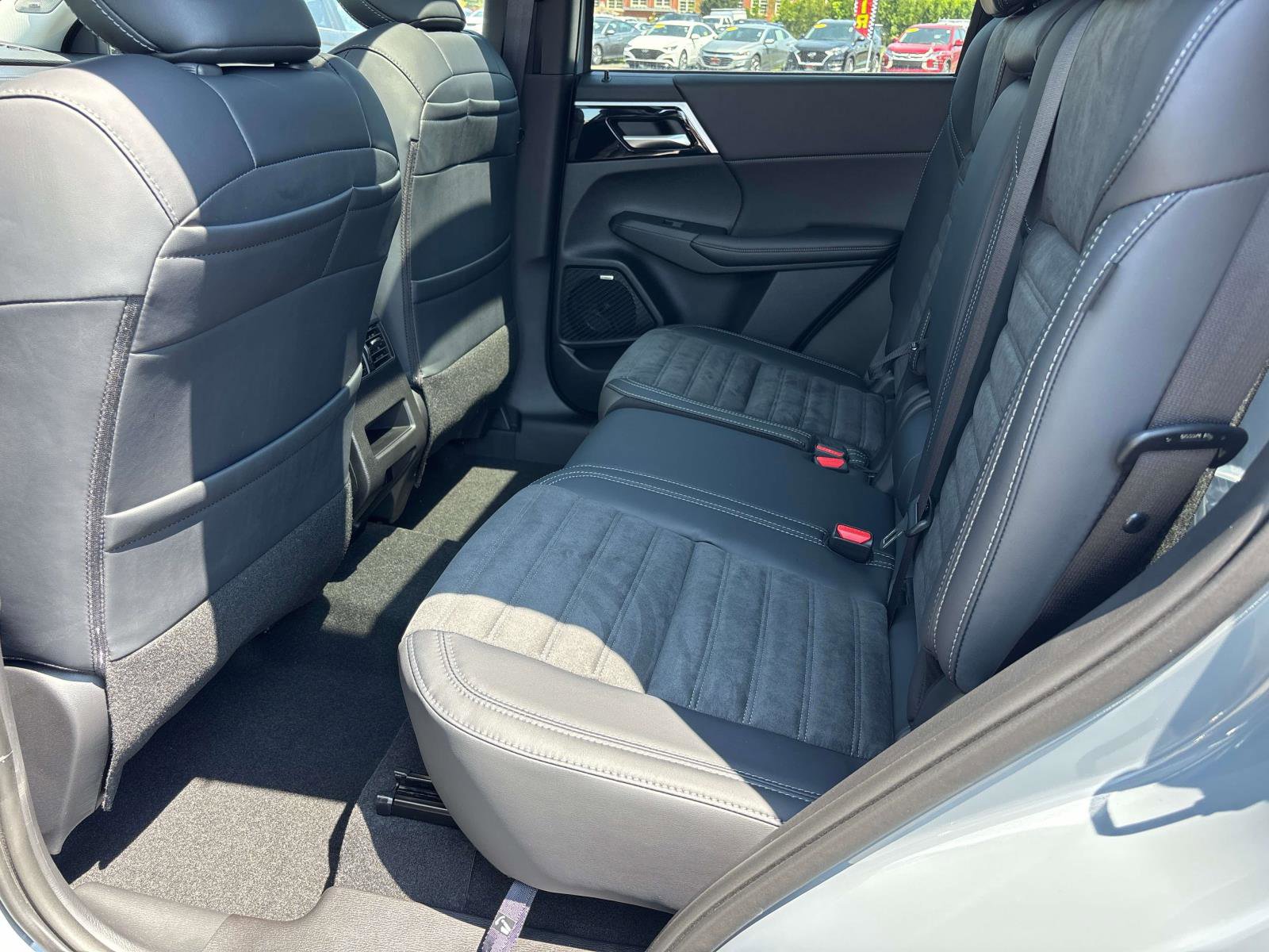 New 2025 Mitsubishi Outlander AWD image 5