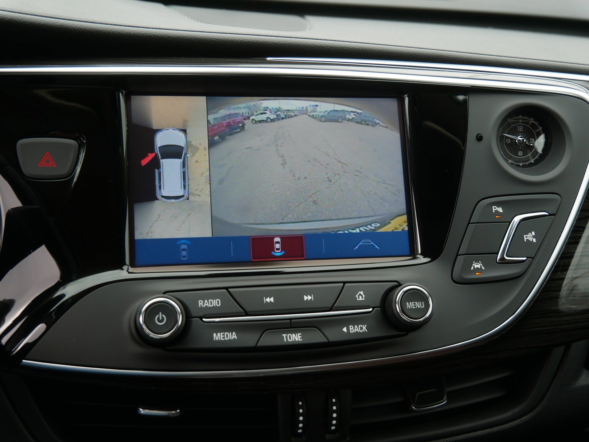 Used 2018 Buick Envision Premium w/ Driver Confidence Package image 32