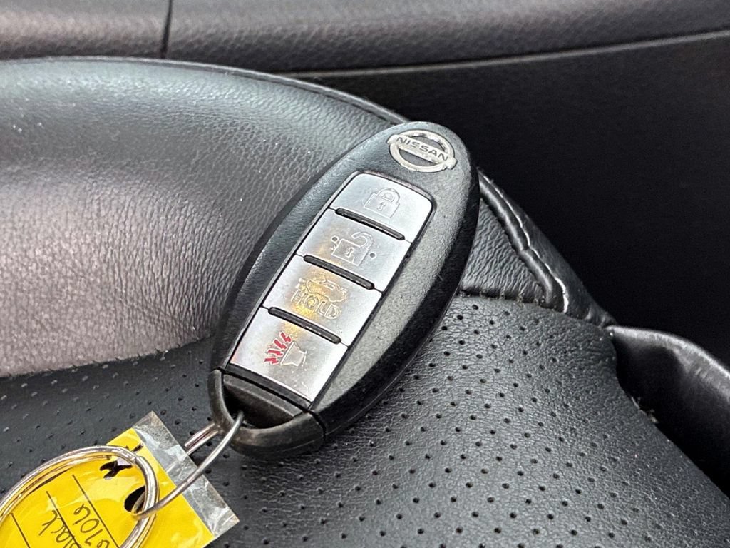 Used 2014 Nissan Sentra SL w/ Premium Package FWD image 9