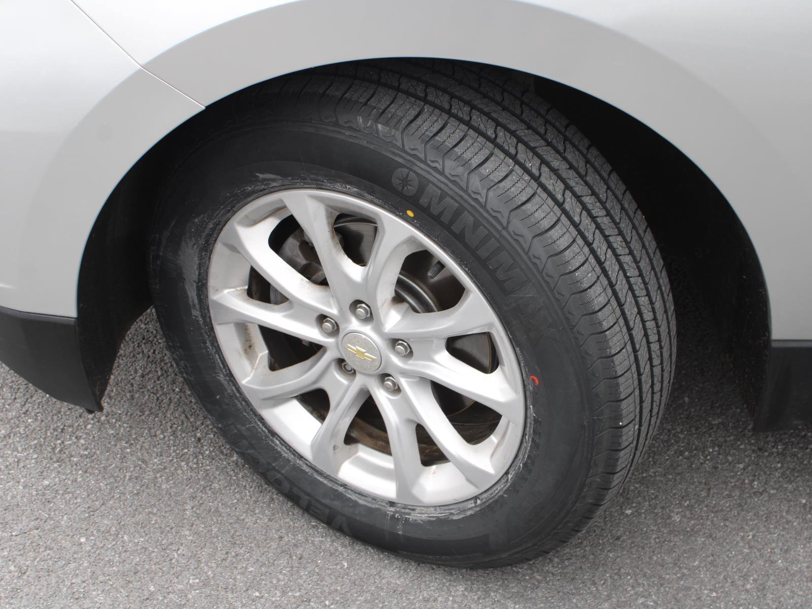 Used 2020 Chevrolet Equinox LT w/ Driver Convenience Package image 17