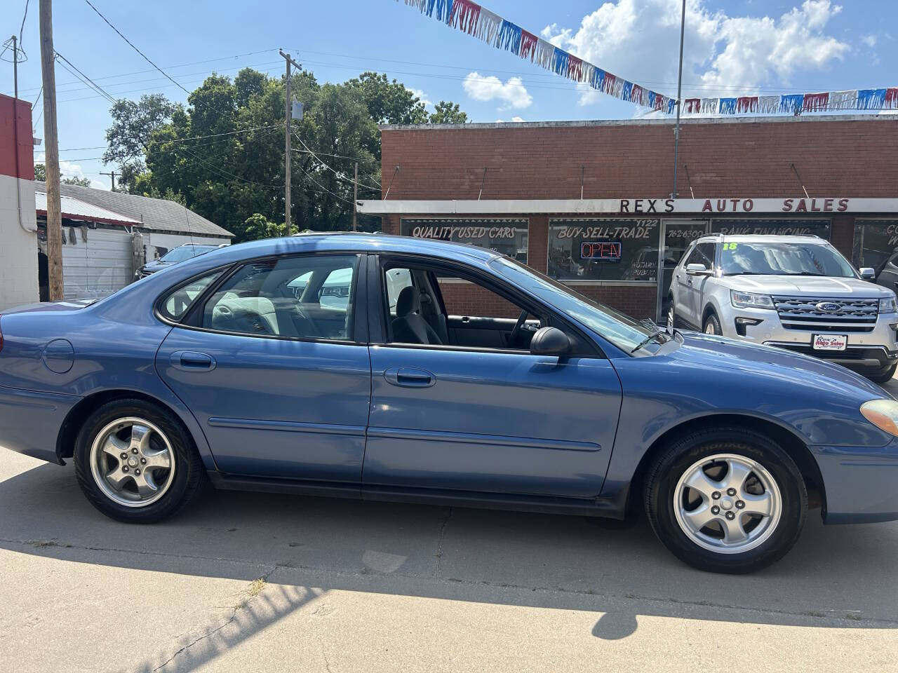 Used 2004 Ford Taurus SE FWD image 6