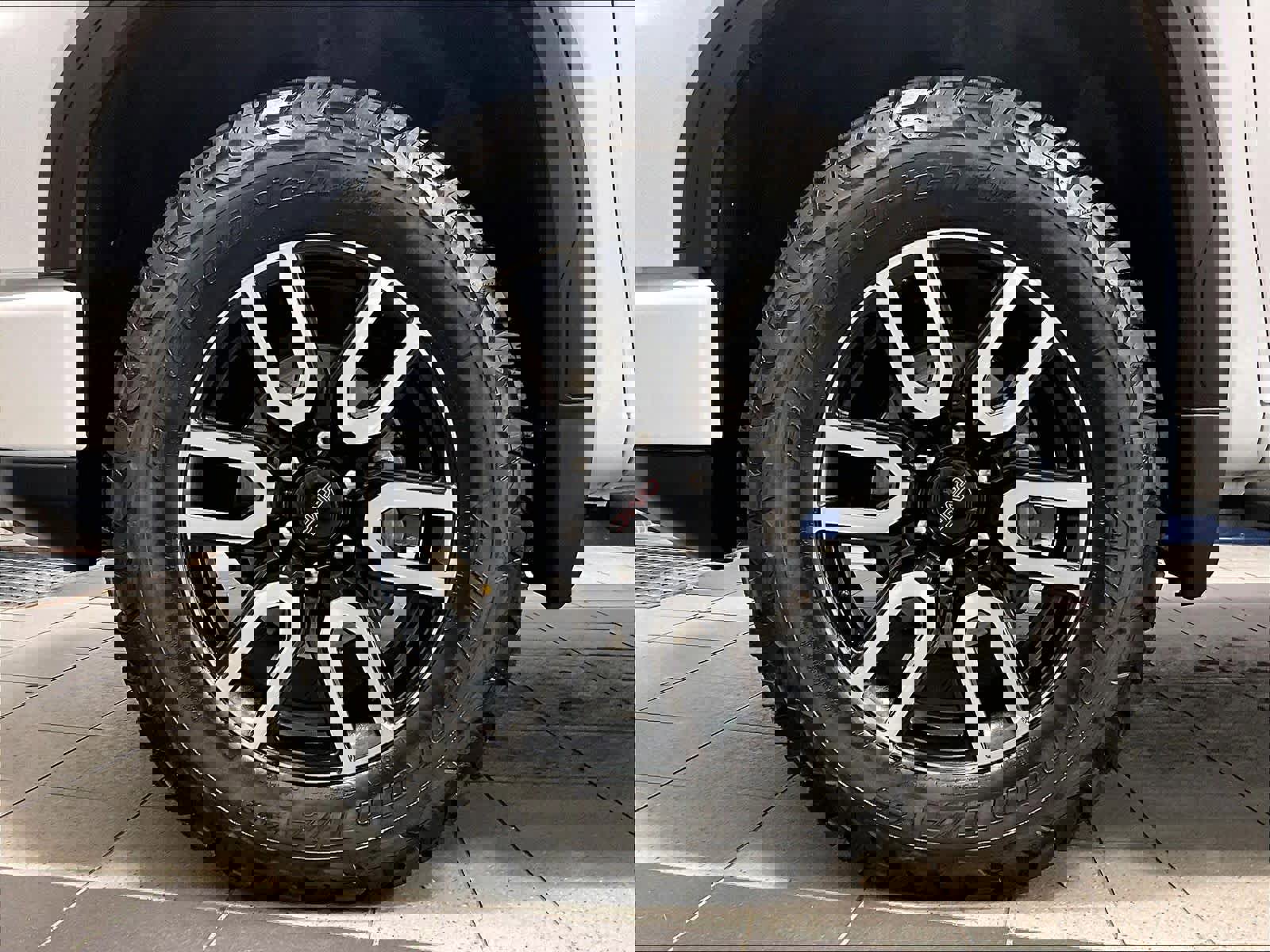 Used 2024 GMC Sierra 1500 AT4 w/ Technology Package image 7