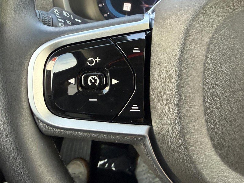 Certified 2025 Volvo XC90 B5 Plus image 18