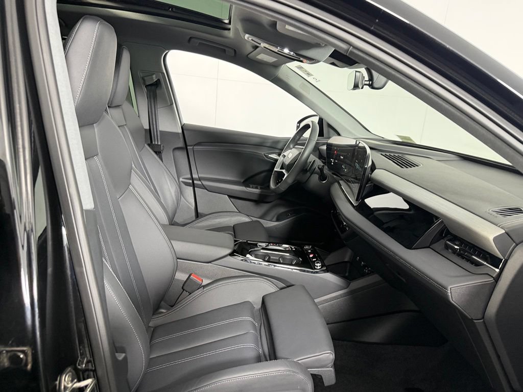 Used 2025 Audi Q6 e-tron Premium Plus w/ Premium Plus AWD/4WD image 34