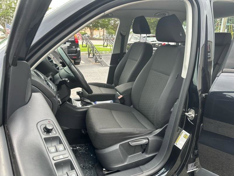Used 2013 Volkswagen Tiguan S image 33