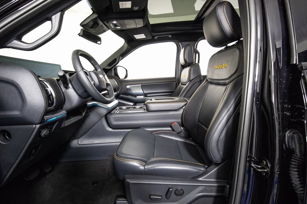 Used 2025 Ford Expedition Tremor image 9