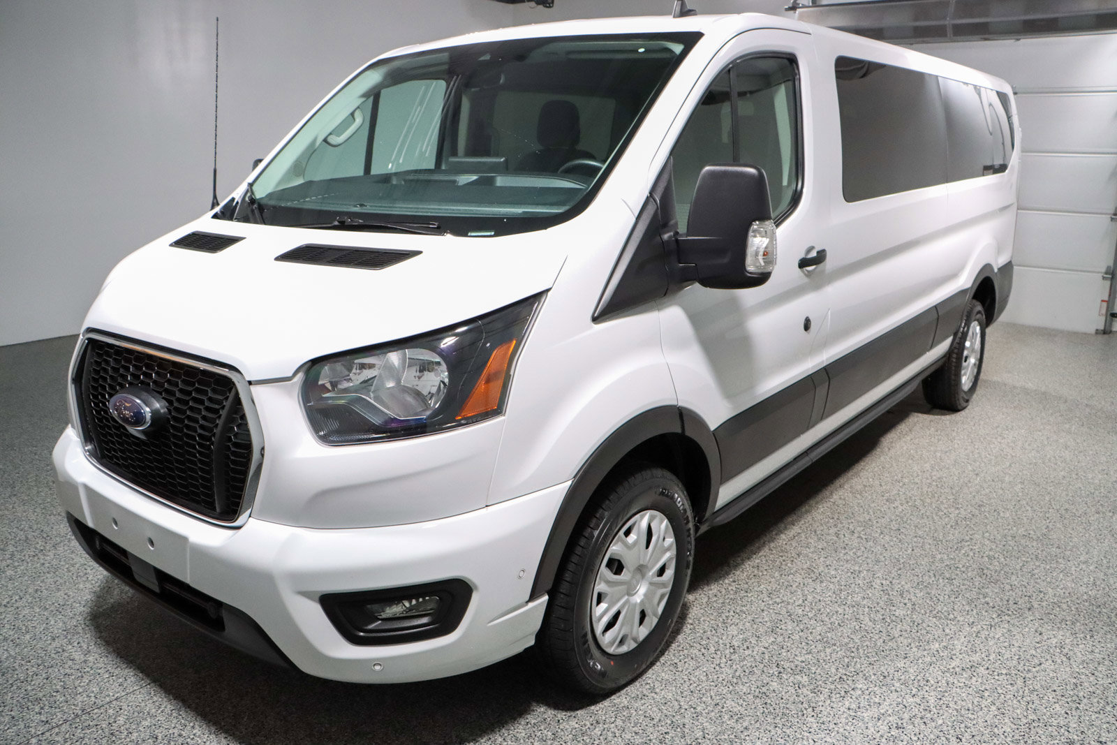 Used 2023 Ford Transit 350 XLT image 30