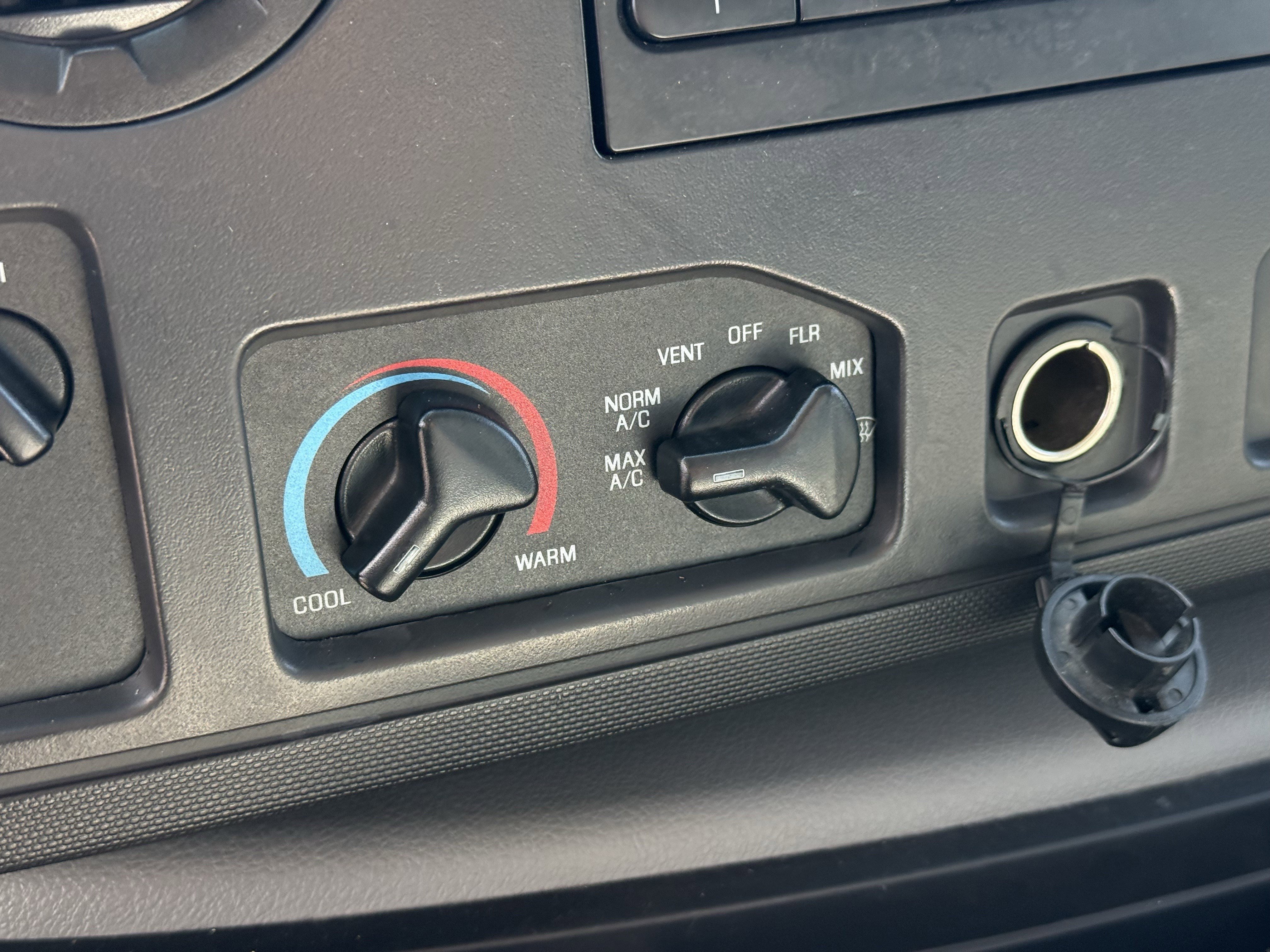 Used 2019 Ford E-350 and Econoline 350 Super Duty w/ Power Windows & Locks Group image 21