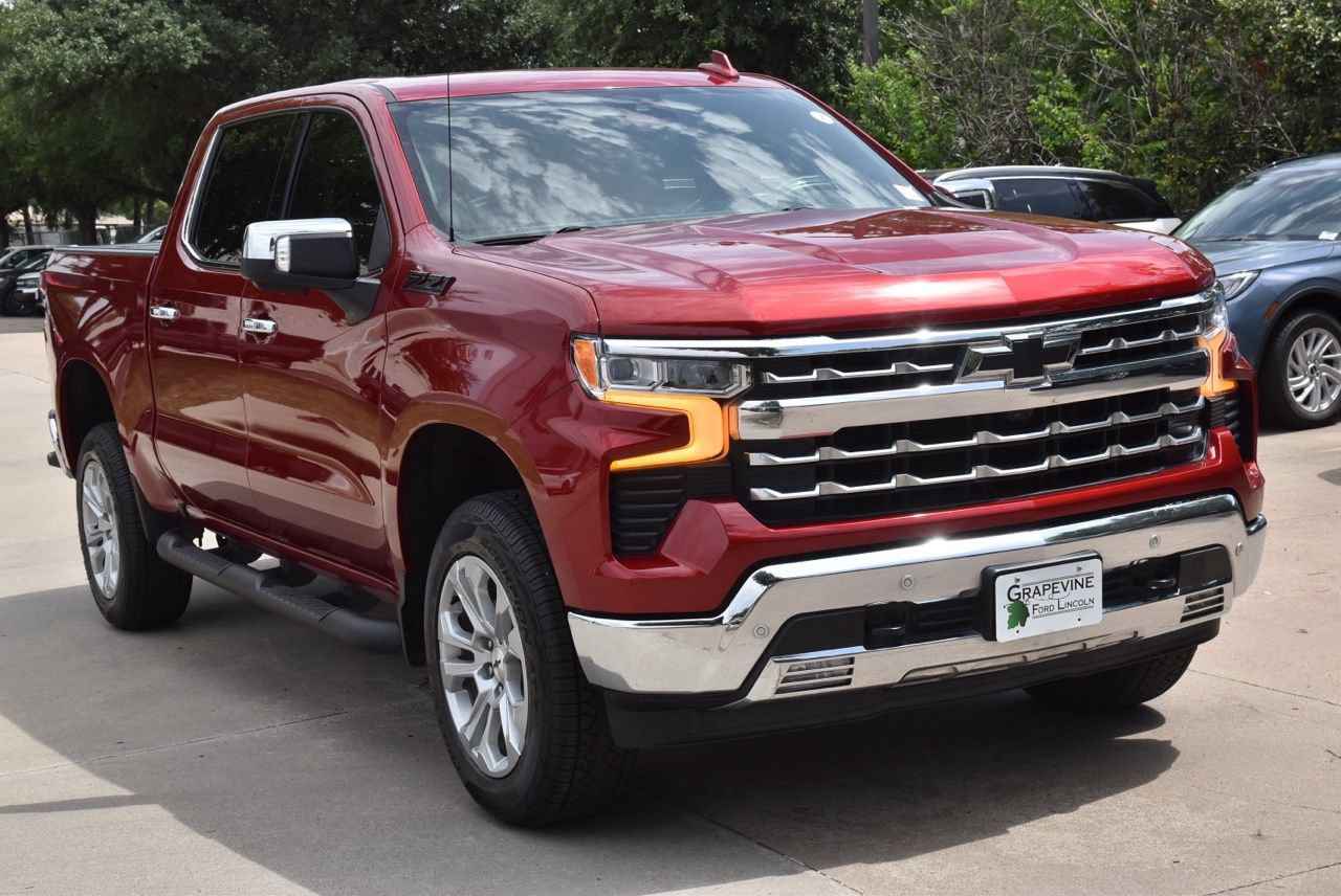 Used 2025 Chevrolet Silverado 1500 LTZ AWD/4WD image 4