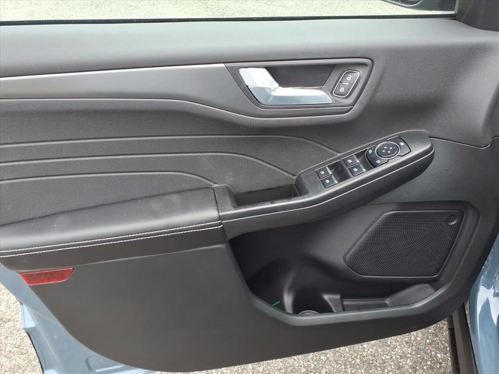 New 2025 Ford Escape SE image 9