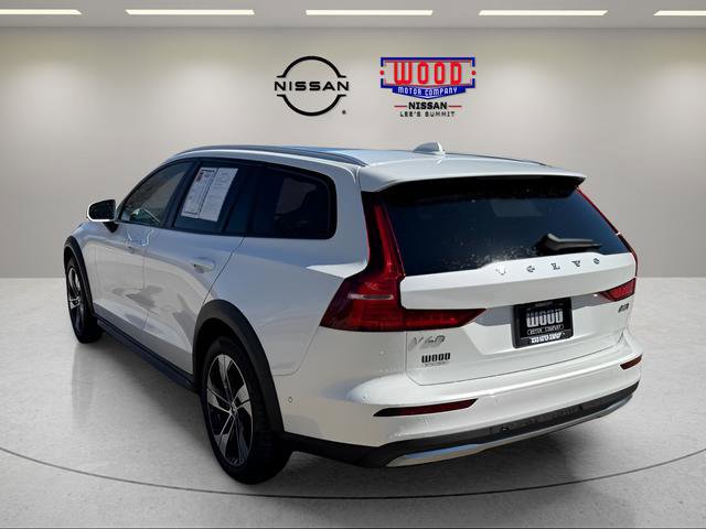 Used 2025 Volvo V60 B5 Cross Country Plus image 5