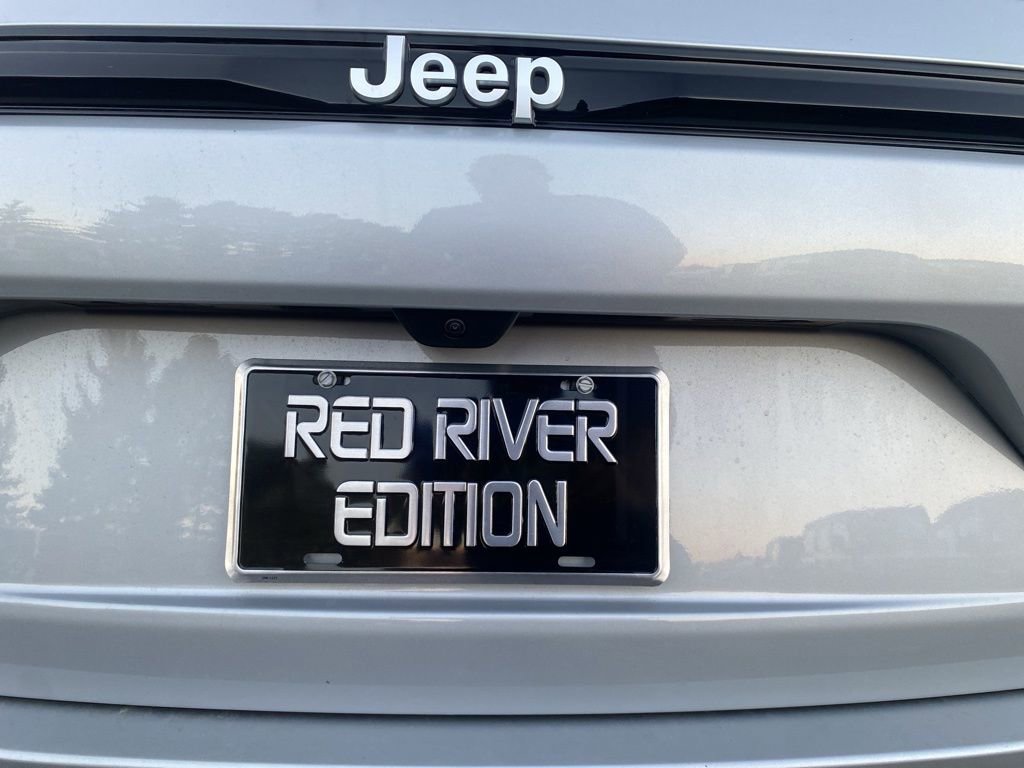 New 2025 Jeep Grand Cherokee Laredo w/ Trailer Tow Package image 11