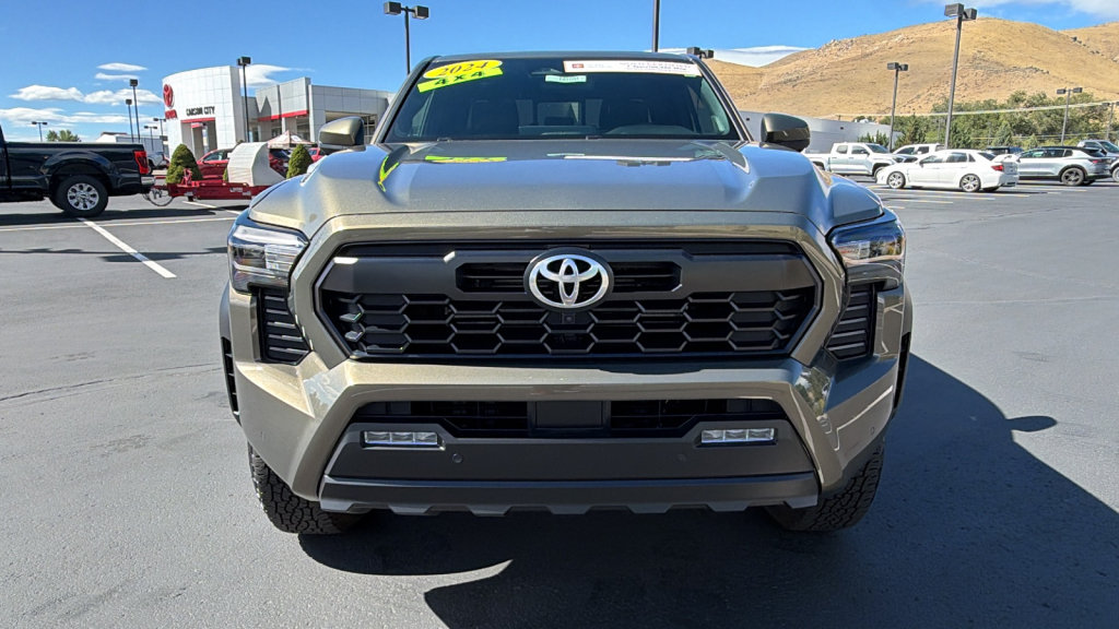 Used 2024 Toyota Tacoma TRD Off-Road w/ TRD Off Road Premium Package AWD/4WD image 8