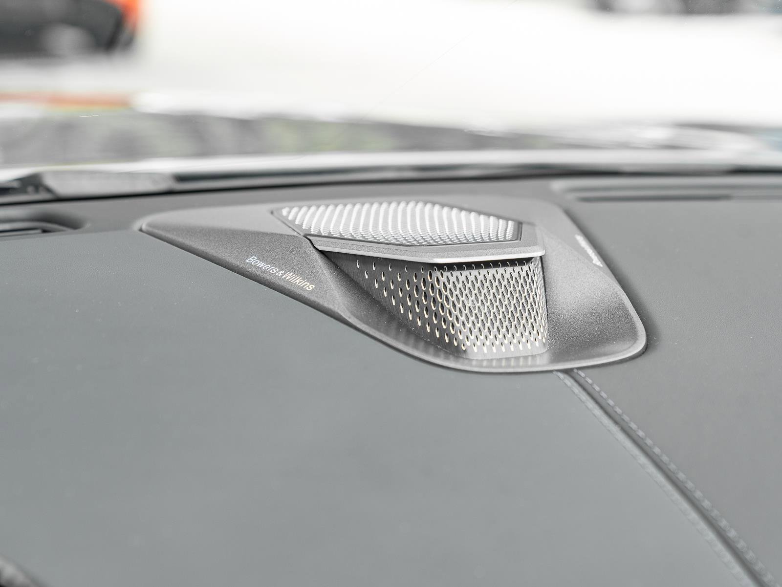 Used 2025 Aston Martin Vanquish RWD image 48