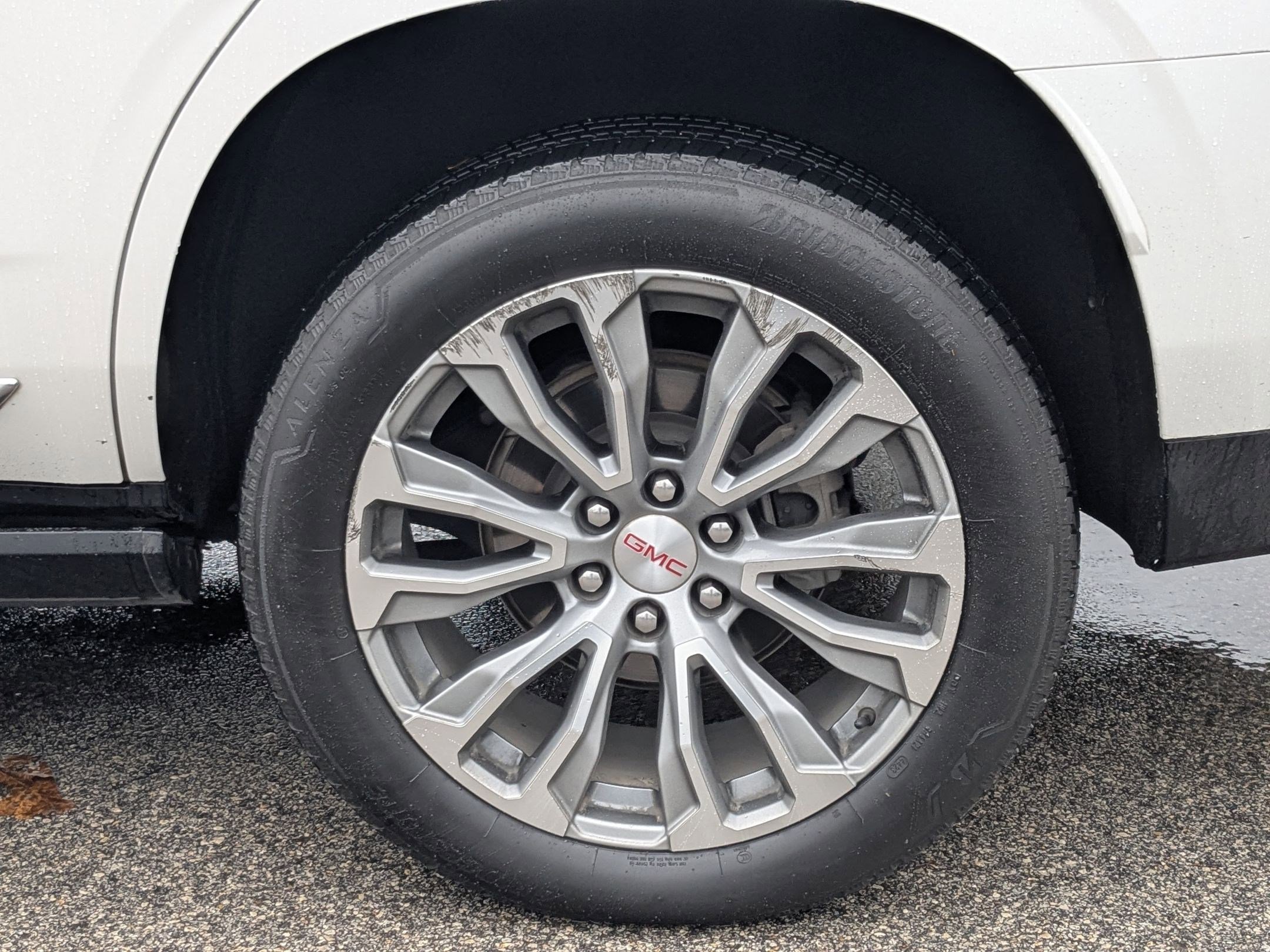 Used 2021 GMC Yukon Denali w/ Denali Premium Package image 27