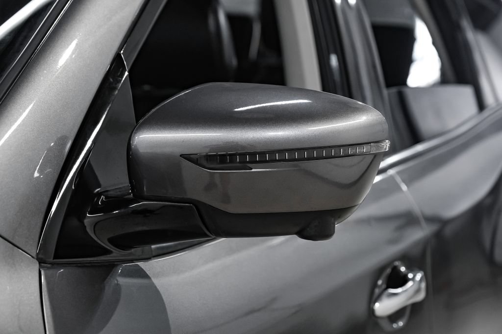 Used 2020 Nissan Pathfinder Platinum FWD image 44