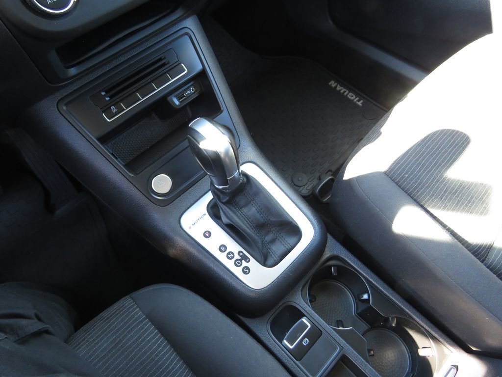 Used 2017 Volkswagen Tiguan Limited w/ Premium Package image 23