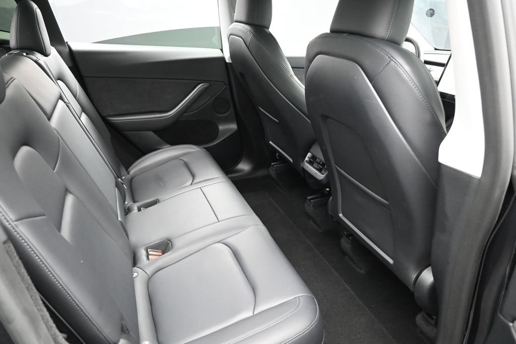 Used 2024 Tesla Model Y 2WD image 34