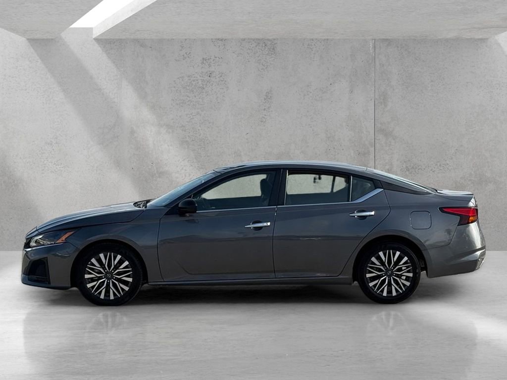 Used 2025 Nissan Altima 2.5 SV image 8